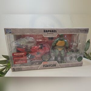 Ninja Turtles Raphael with Motorcycle Toy *Read Details - Damaged Packaging